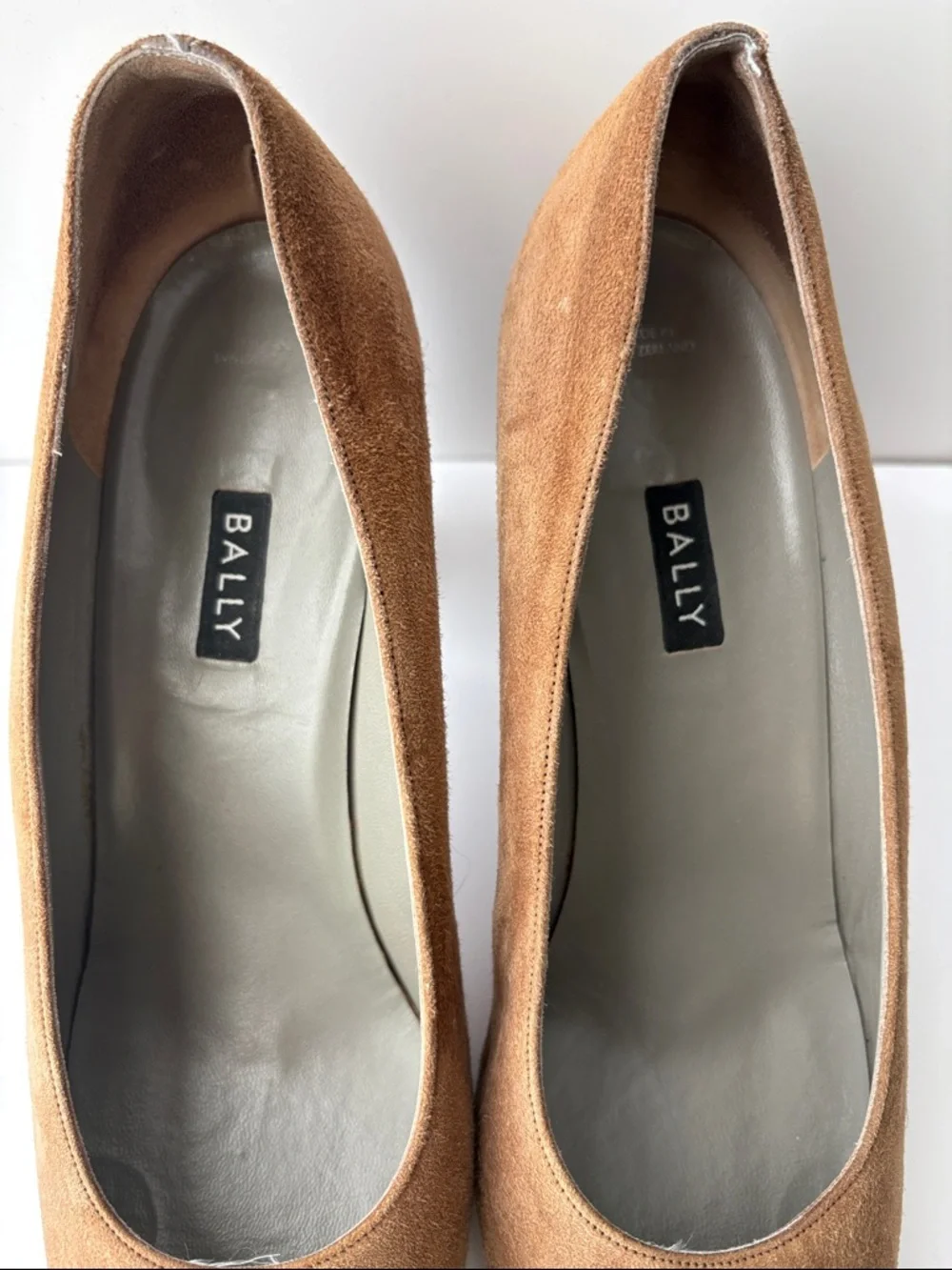 Bally Vintage Women's Tan Suede Flats with Leather Cap-Toe Size 10